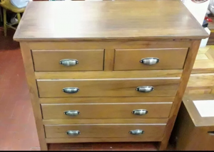 Cômoda Peróba 5 gavetas toda lustrada